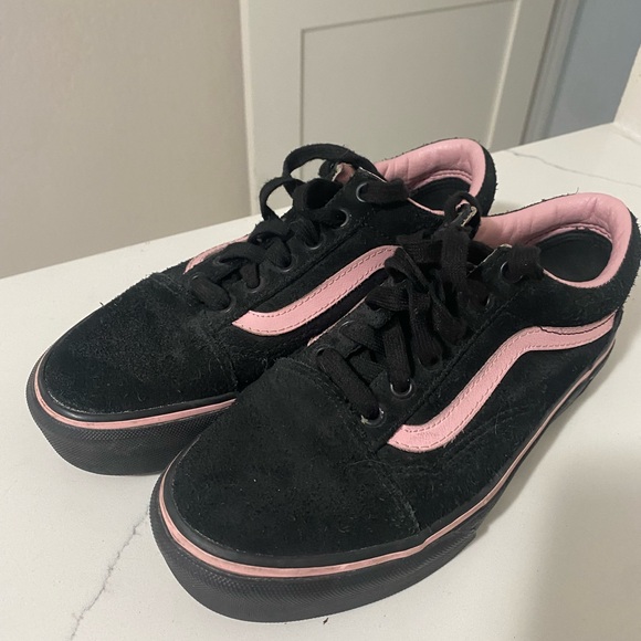 Vans.  Lazy Oaf Black and Pink Heart Sneakers - Picture 3 of 5
